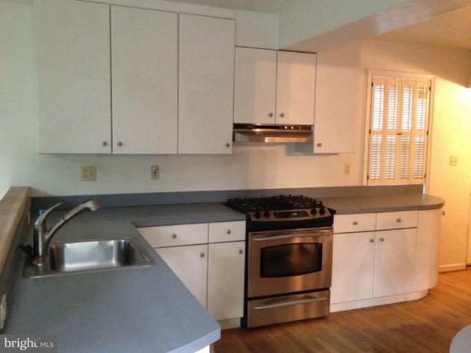2811 Ivydale Street Silver Spring, MD 20902 - Photo 5 of 11 Kitchen