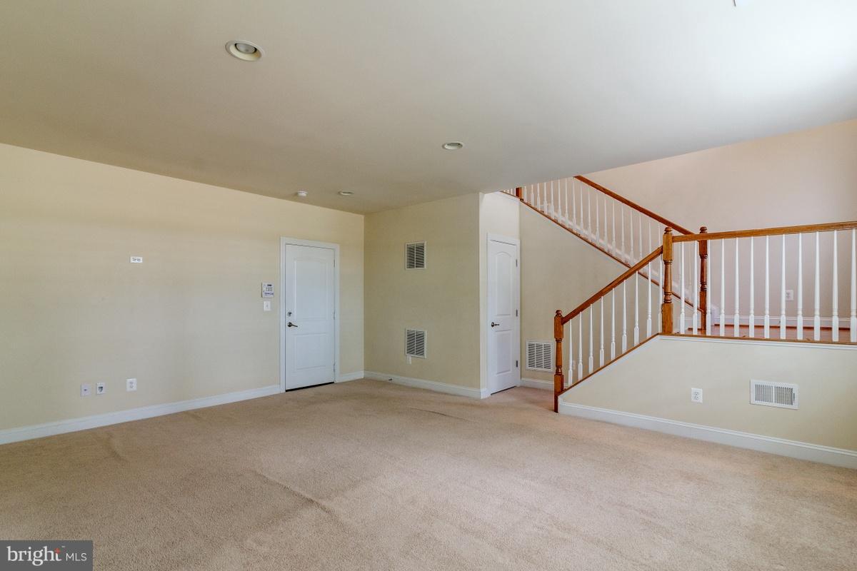 43310 Old Ryan Road Ashburn, VA 20148 - Photo 7 of 17 This is a very large room * light & bright
