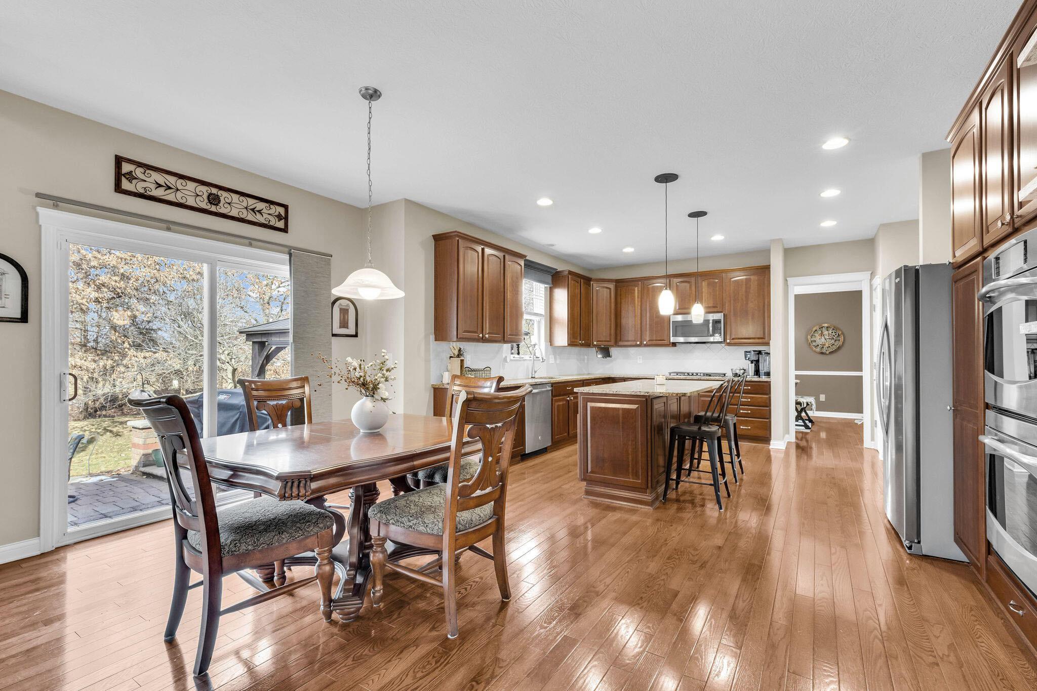 88 Mendolin Way Powell, OH 43065 - Photo 8 of 53 08-Casual Dining & Kitchen
