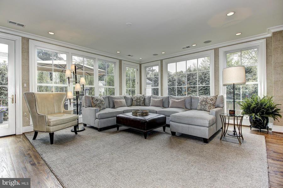 3010 Foxhall Road Northwest Washington, DC 20016 - Photo 11 of 26 Family Room