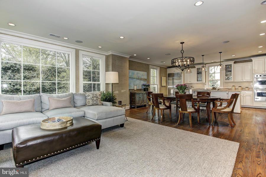 3010 Foxhall Road Northwest Washington, DC 20016 - Photo 12 of 26 Family Room