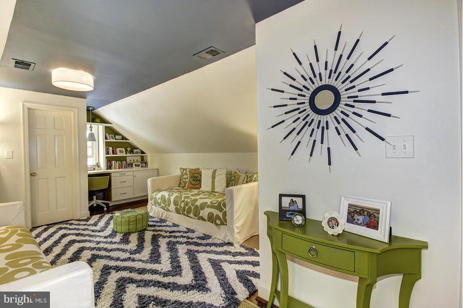 3010 Foxhall Road Northwest Washington, DC 20016 - Photo 21 of 26 Bedroom