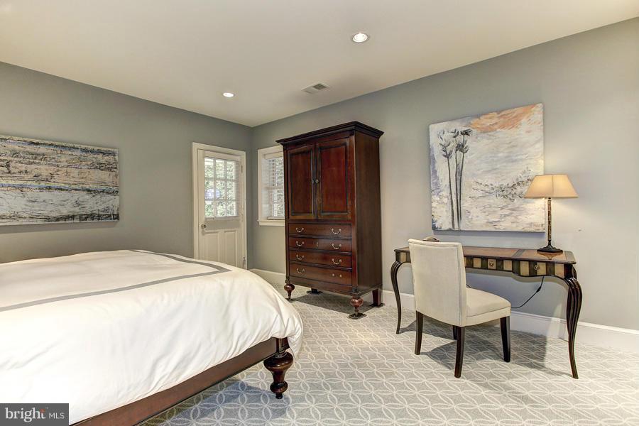 3010 Foxhall Road Northwest Washington, DC 20016 - Photo 22 of 26 Bedroom