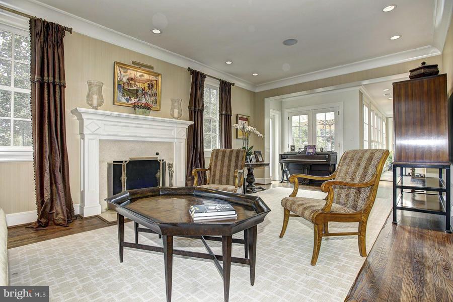 3010 Foxhall Road Northwest Washington, DC 20016 - Photo 8 of 26 Living Room