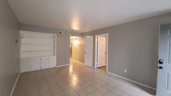 $850 | 516 Gentleman Road, Unit 5, Balcones Heights, TX 78201