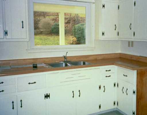 2941 Brodhead Road Aliquippa, PA 15001 - Photo 4 of 7 Kitchen.