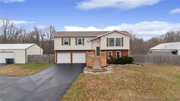 $319,900 | 6828 Farnsley Knob Road, Elizabeth, IN 47117