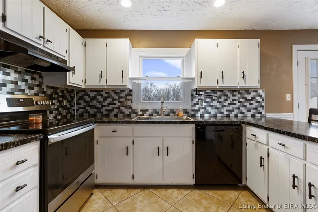 $335,000 | 6828 Farnsley Knob Road, Elizabeth, IN 47117