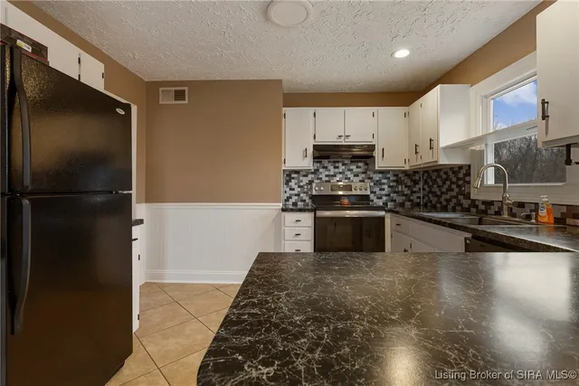 $335,000 | 6828 Farnsley Knob Road, Elizabeth, IN 47117