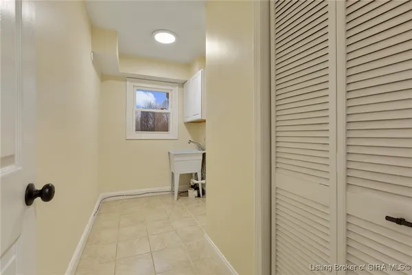 $319,900 | 6828 Farnsley Knob Road, Elizabeth, IN 47117