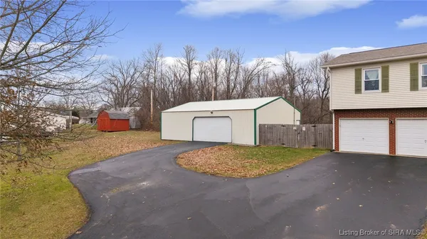 $319,900 | 6828 Farnsley Knob Road, Elizabeth, IN 47117