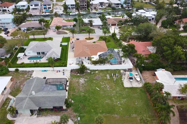 $525,000 | Southpointe Drive, Sarasota, FL 34231