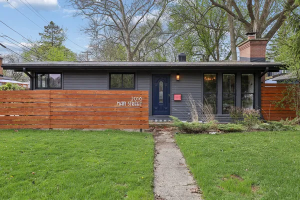 $550,000 | 2016 Main Street, Evanston, IL 60202