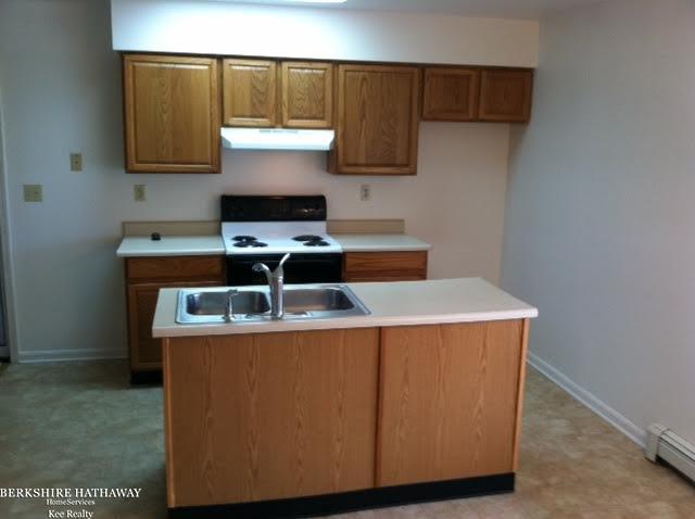 744 Minor Memphis, MI 48041 - Photo 7 of 19 31264345-6.JPG