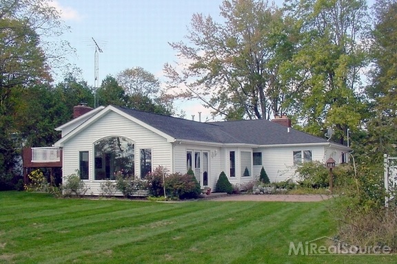 1111 South Lakeshore Road Carsonville, MI 48419 - Photo 4 of 25 31177630-3.JPG