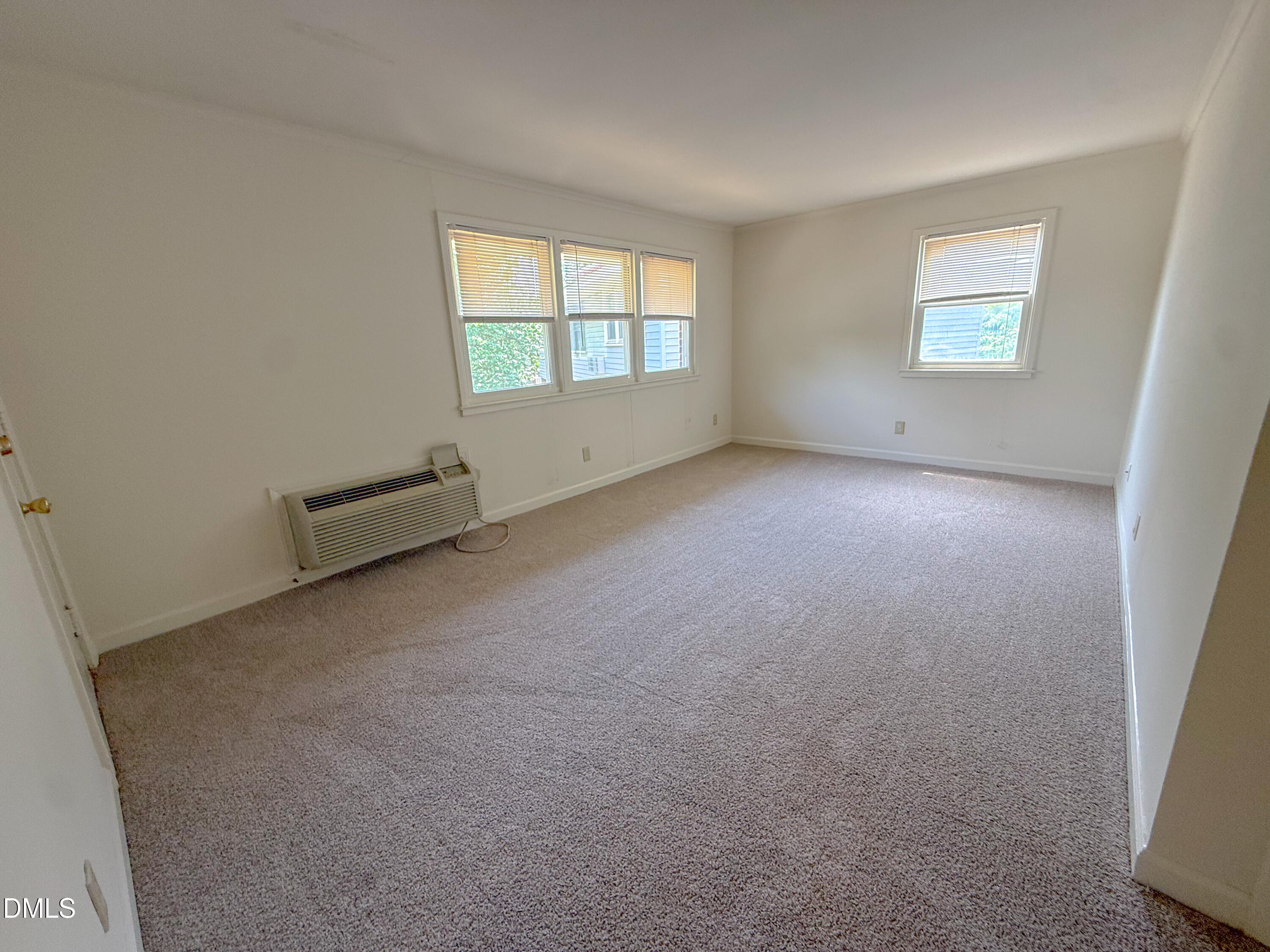 705 Daniels Street, Unit C Raleigh, NC 27605 - Photo 2 of 9 Livingroom