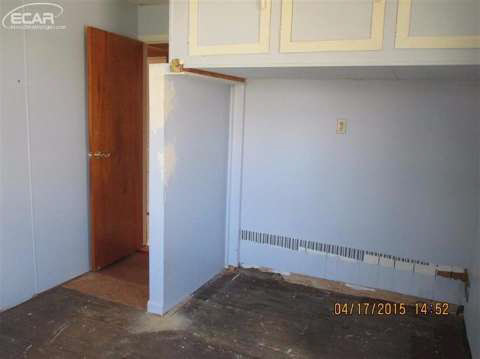 2040 Lambden Road Flint, MI 48532 - Photo 17 of 19 20436583-16.JPG