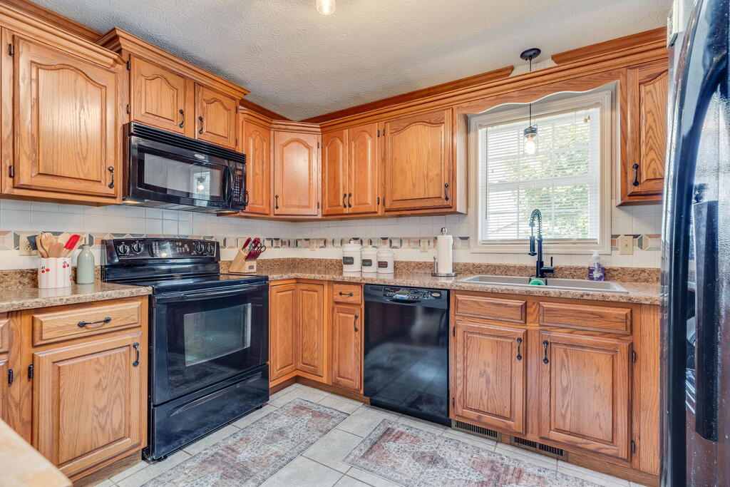 3863 Mountain Road Cedar Bluff, VA 24609 - Photo 14 of 45 Gallery Image 14