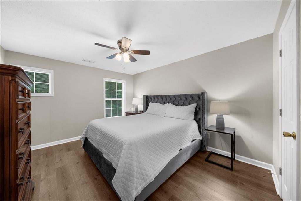 123 Streamside Drive Roswell, GA 30076 - Photo 25 of 36 a bedroom with a bed and a window