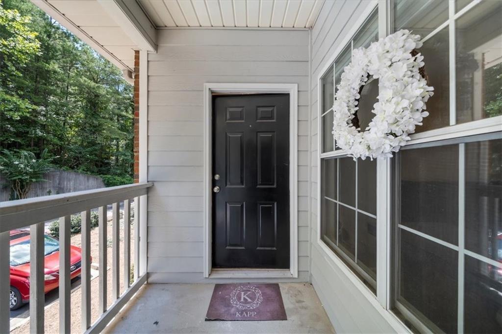 123 Streamside Drive Roswell, GA 30076 - Photo 5 of 36 a view of entryway