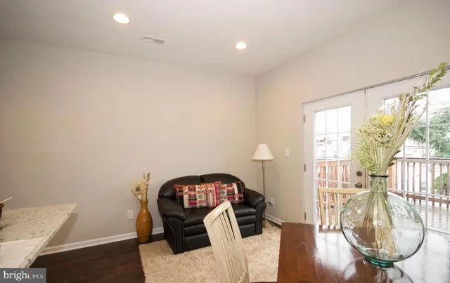 a view of a livingroom with furniture