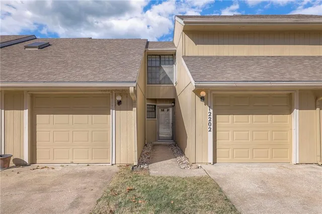 $200,000 | 12202 Charlotte Street, Kansas City, MO 64146