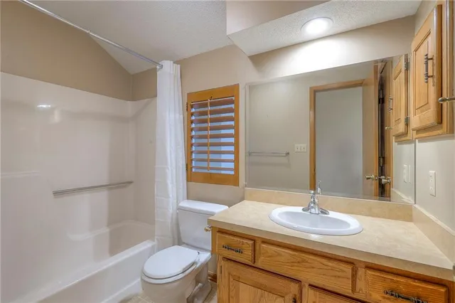 $200,000 | 12202 Charlotte Street, Kansas City, MO 64146