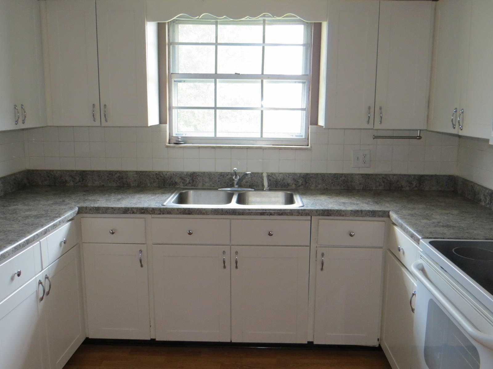 2305 Cunningham Road Knoxville, TN 37918 - Photo 6 of 22 Kitchen