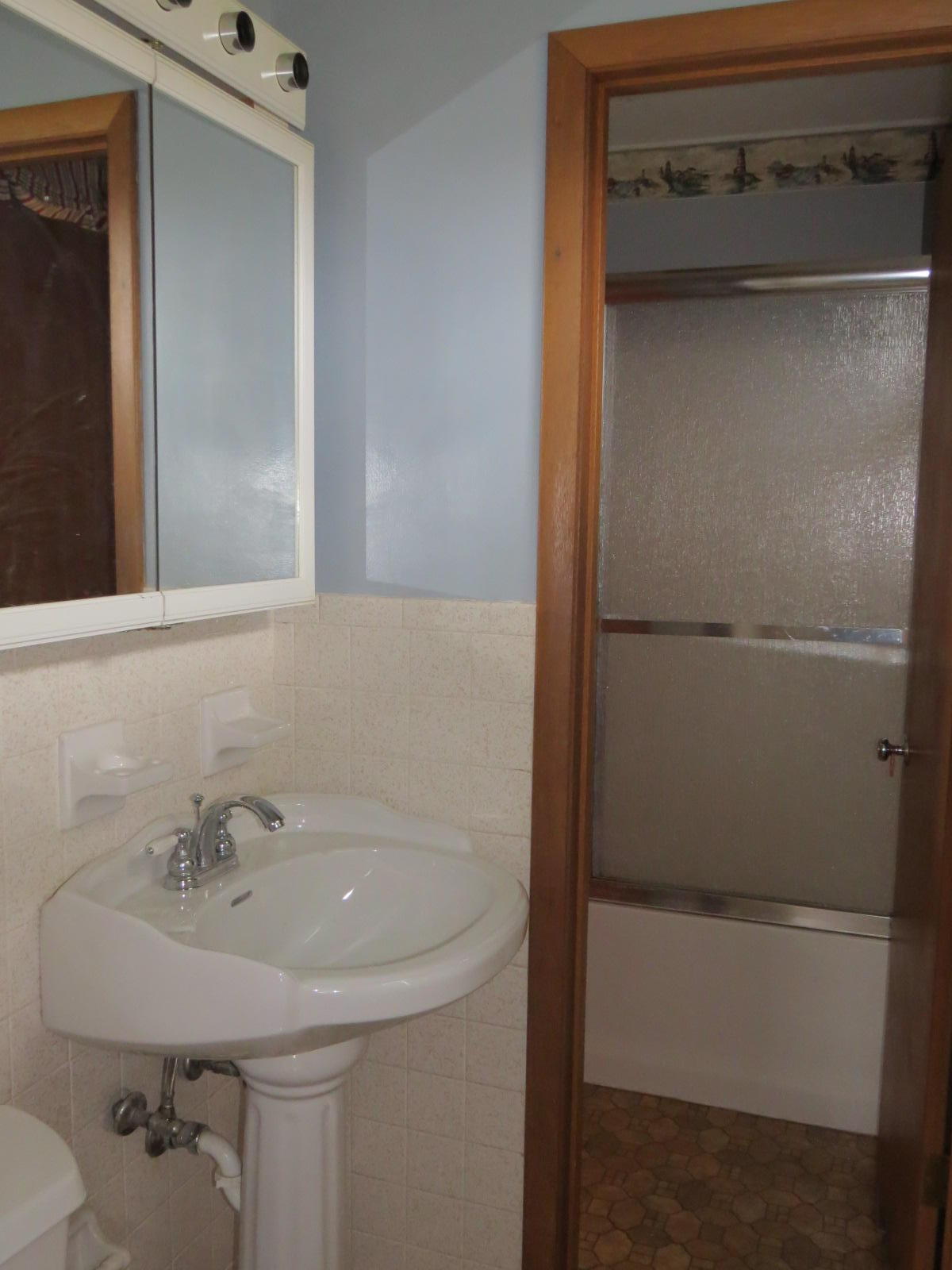2305 Cunningham Road Knoxville, TN 37918 - Photo 10 of 22 Master Half Bath