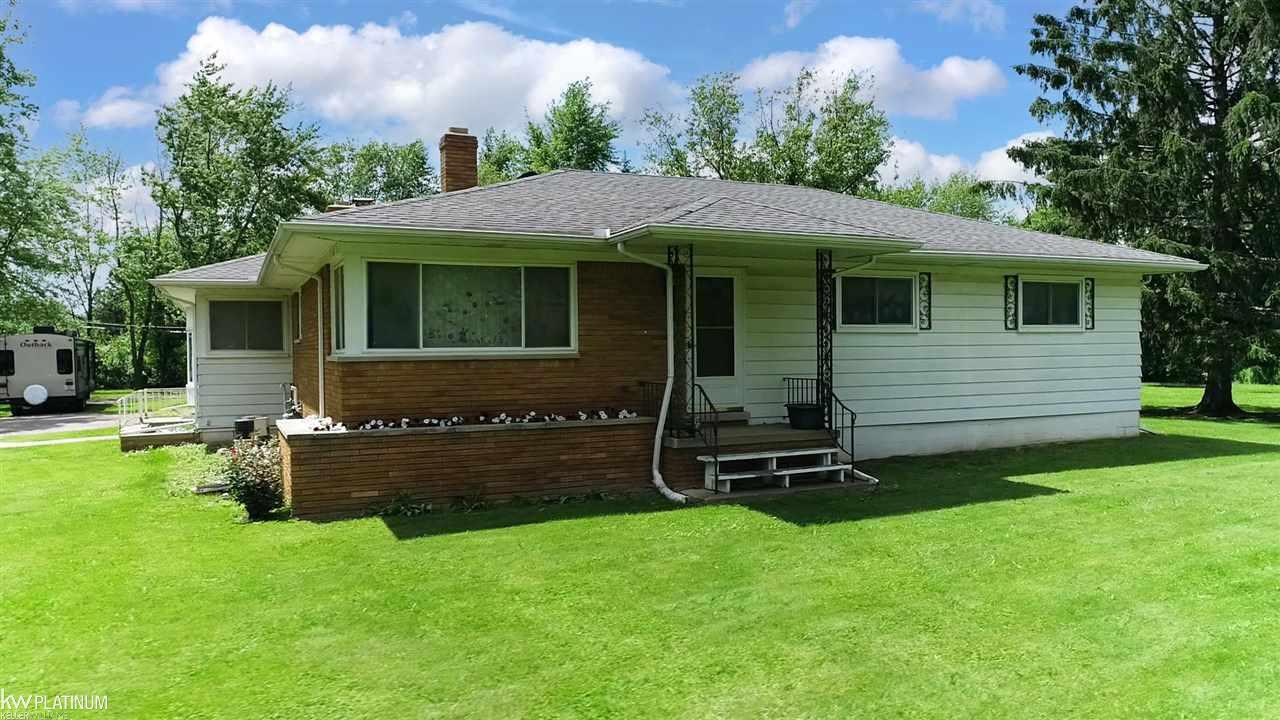6240 County Line Road New Baltimore, MI 48047 - Photo 6 of 79 50079407-6.JPG