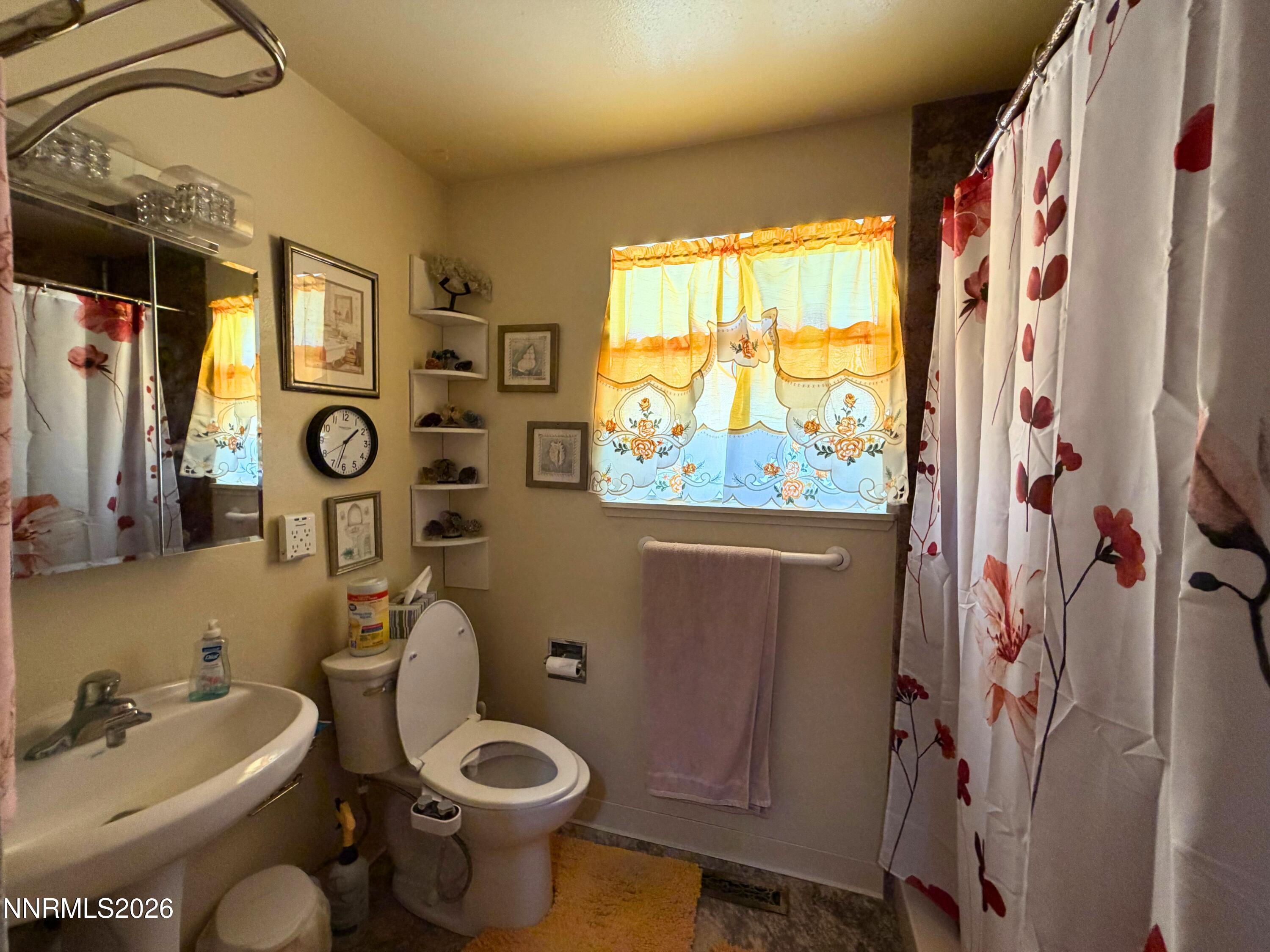 215 North Allen Street Fallon, NV 89406 - Photo 8 of 14 bathroom