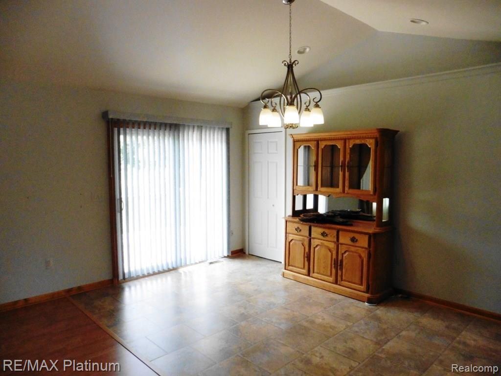 3689 Cemetery Road Fowlerville, MI 48836 - Photo 4 of 17 Dining