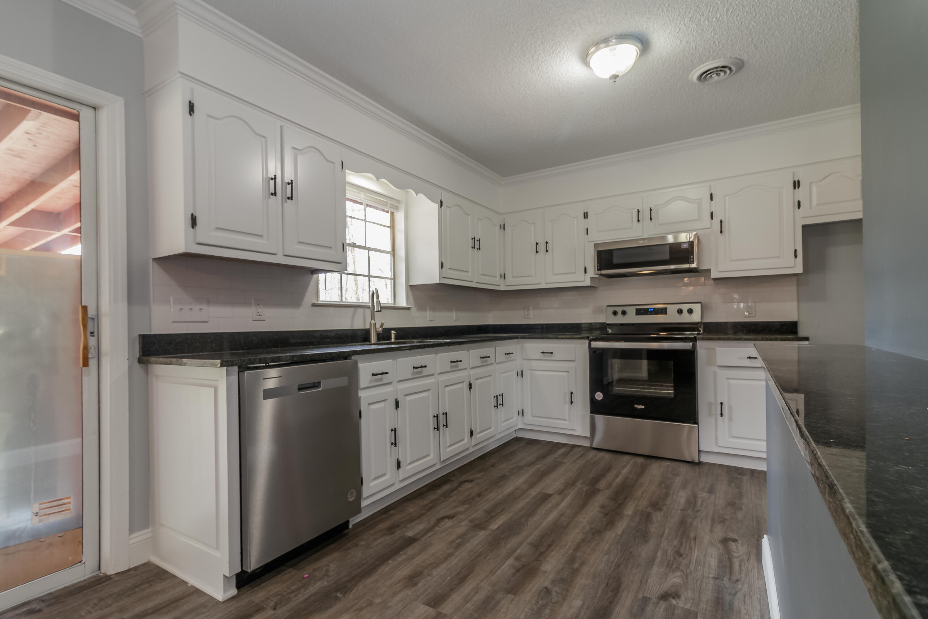 1285 South Burnt Mill Road LaFayette, GA 30728 - Photo 9 of 47 Kitchen / Dining