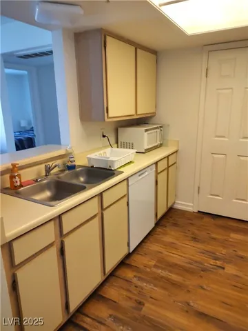 $180,000 | 3550 Bay Sands Drive, Unit 2016, Laughlin, NV 89029