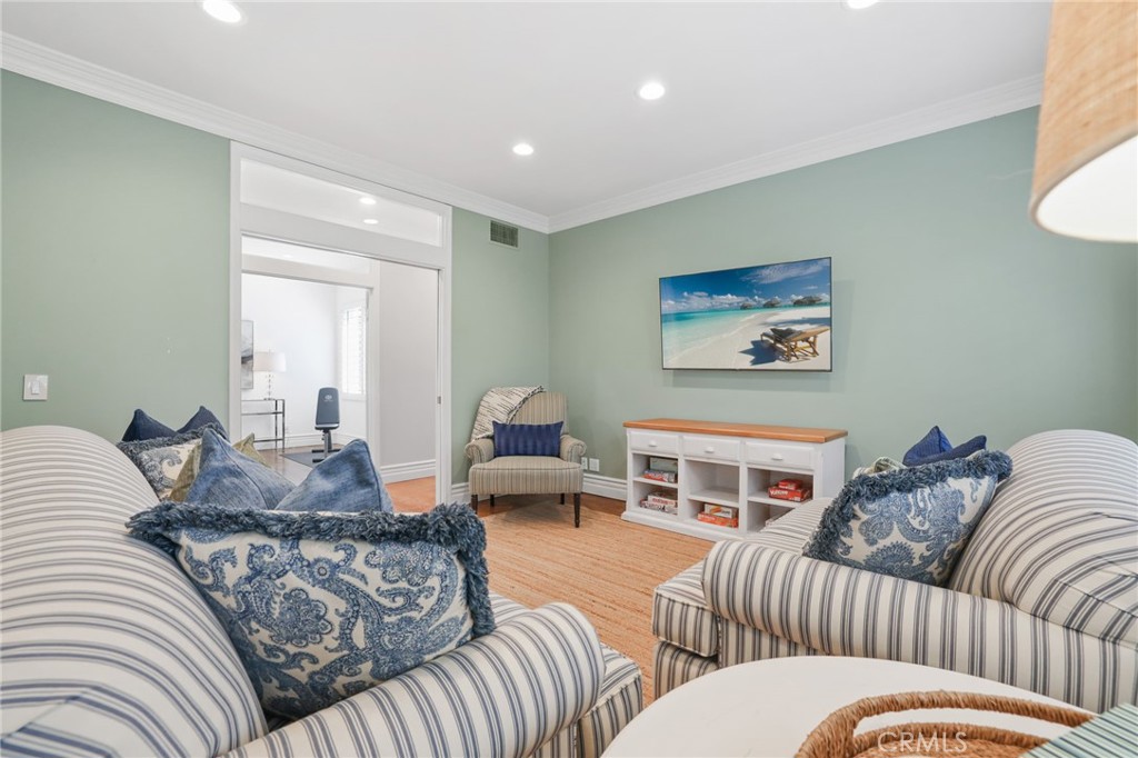 18 Lyon Newport Coast, CA 92657 - Photo 23 of 45 a living room with furniture