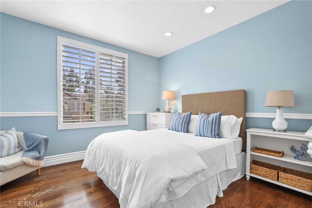 18 Lyon Newport Coast, CA 92657 - Photo 26 of 45 a bedroom with a bed and a lamp