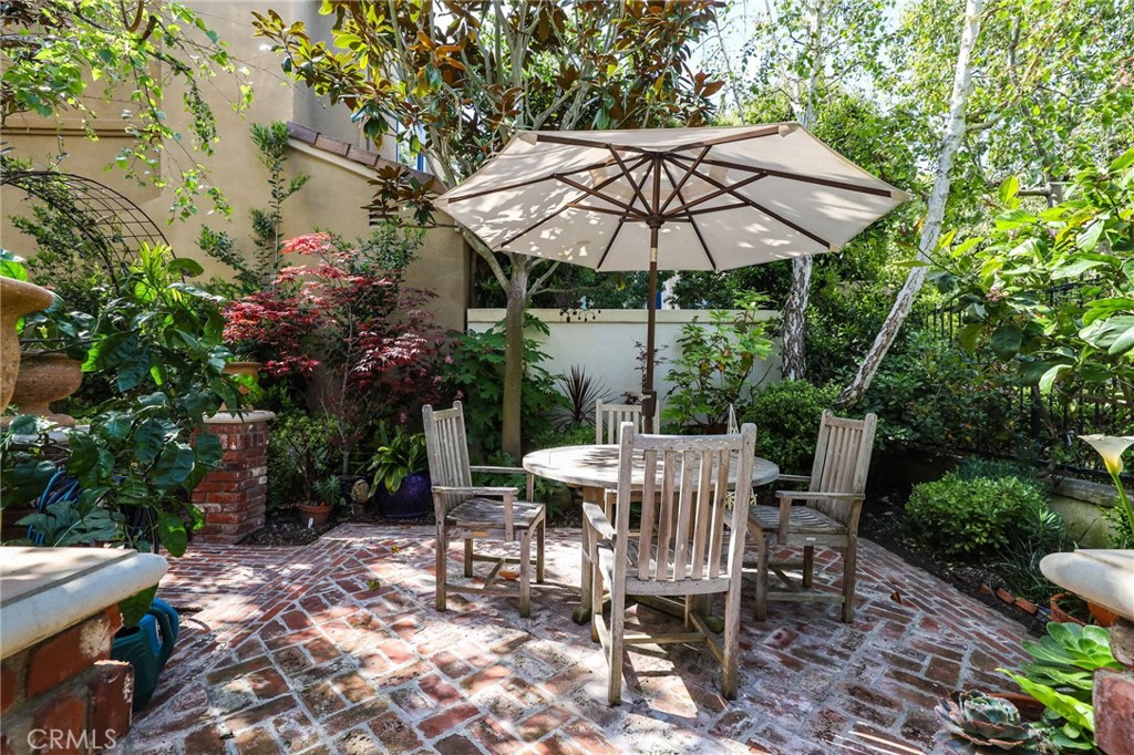 18 Lyon Newport Coast, CA 92657 - Photo 37 of 45 a view of table and chairs under an umbrella