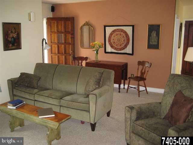 448 Locust Grove Road York, PA 17402 - Photo 4 of 25 Gallery Image 4