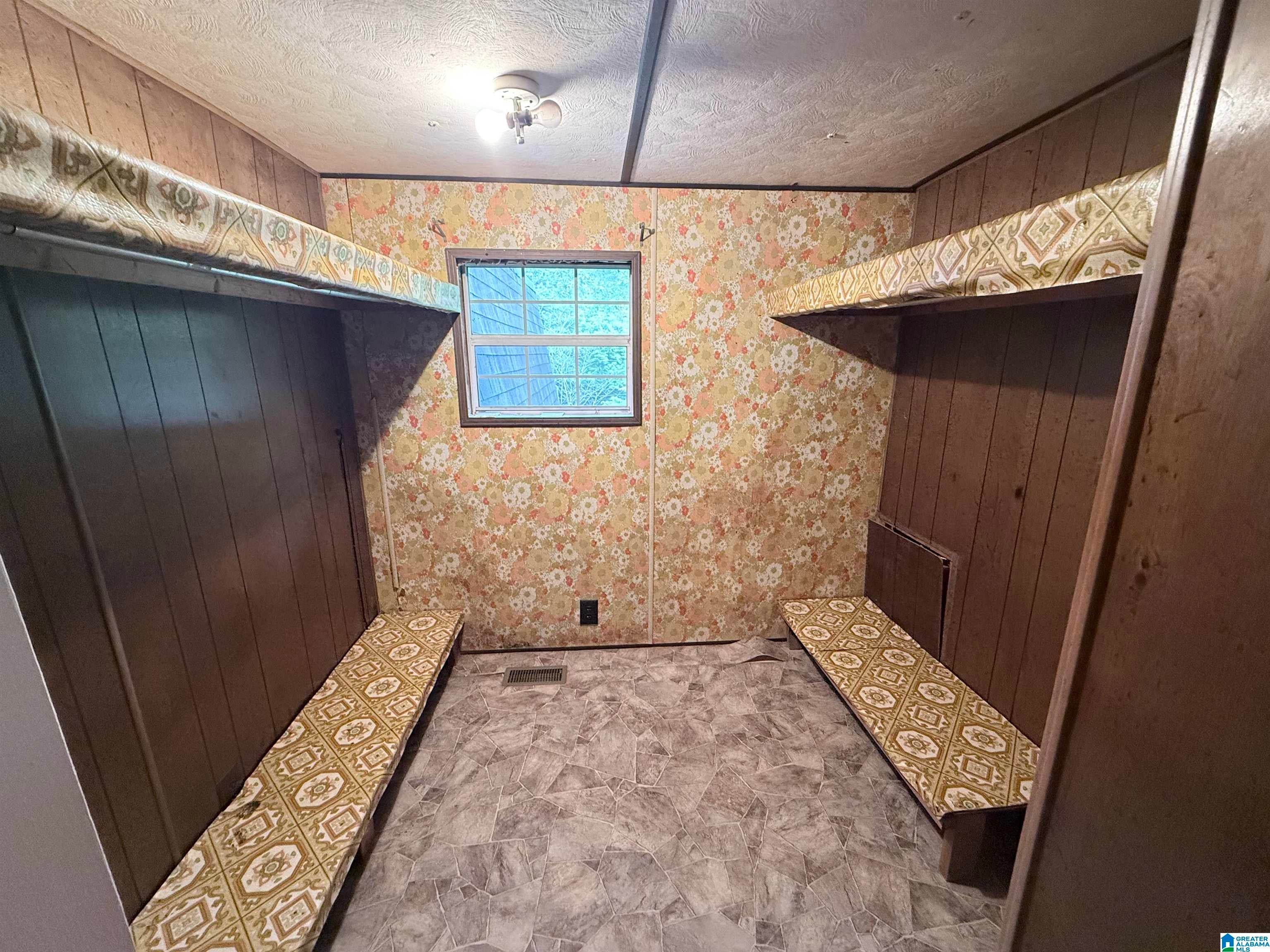 208 Earl Roberts Road Anniston, AL 36207 - Photo 16 of 34 Gallery Image 16