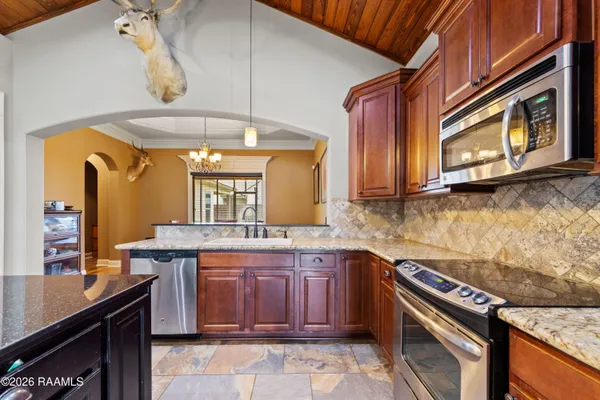 $2,500 | 126 Heathwood Drive, Broussard, LA 70518