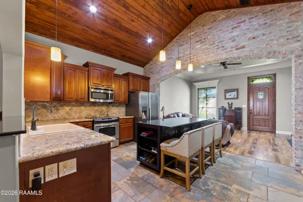 $2,500 | 126 Heathwood Drive, Broussard, LA 70518