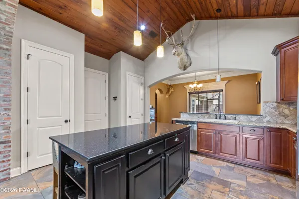 $2,500 | 126 Heathwood Drive, Broussard, LA 70518