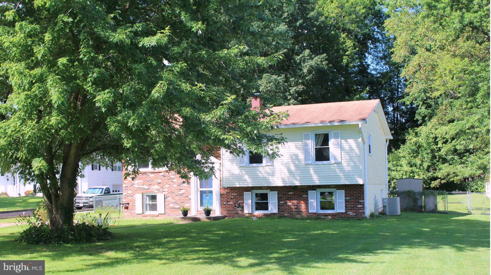 Brick and Siding Exterior-Sealed in 2009