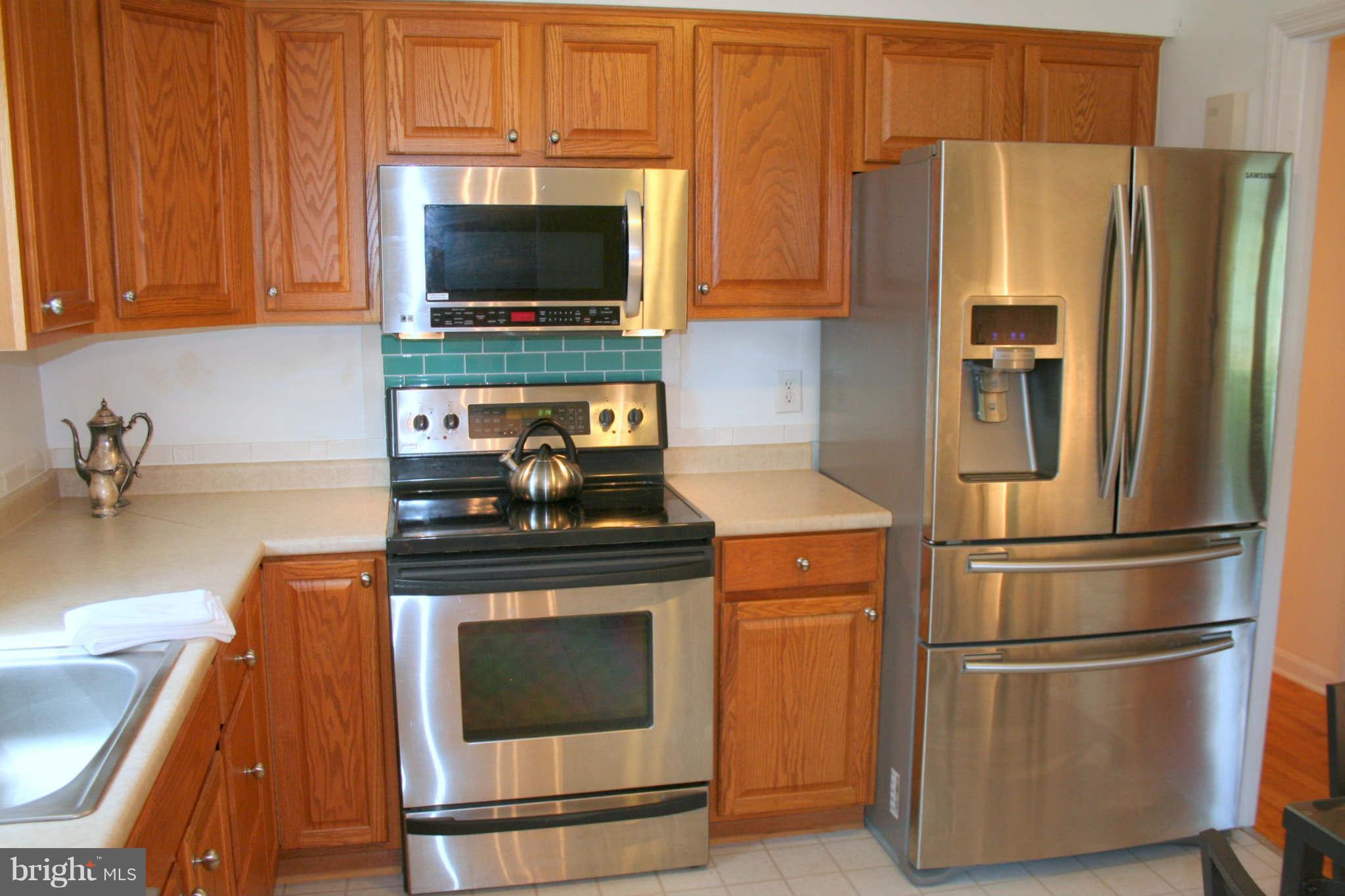 6905 Yale Road Baltimore, MD 21220 - Photo 8 of 27 Oak Kitchen-Remodeled in 2004