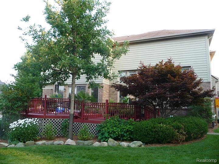 1946 Blue Grass Drive Rochester, MI 48306 - Photo 20 of 22 20.jpg
