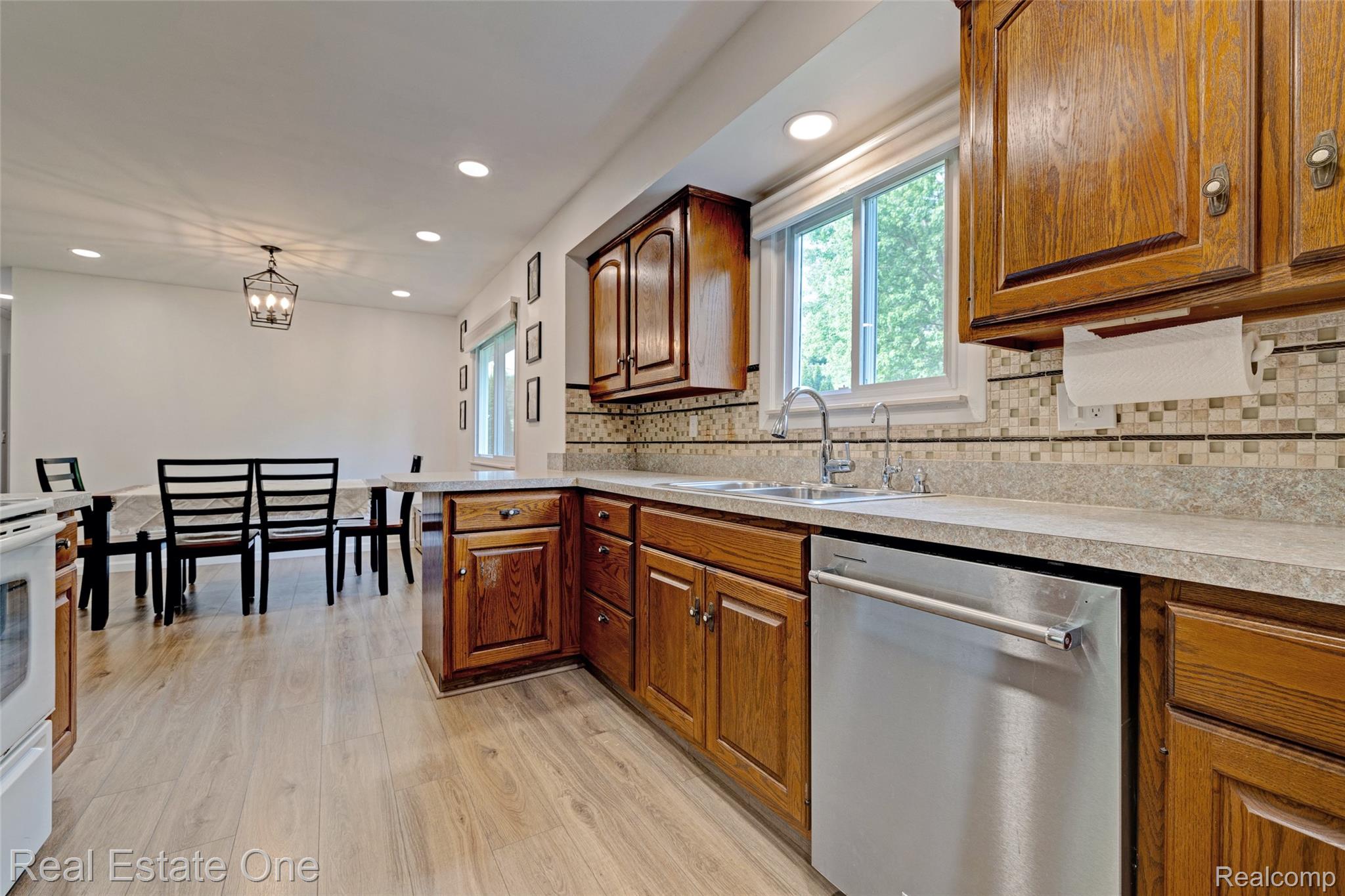 1574 Farnsworth Road Lapeer, MI 48446 - Photo 18 of 39 20) Kitchen.jpg