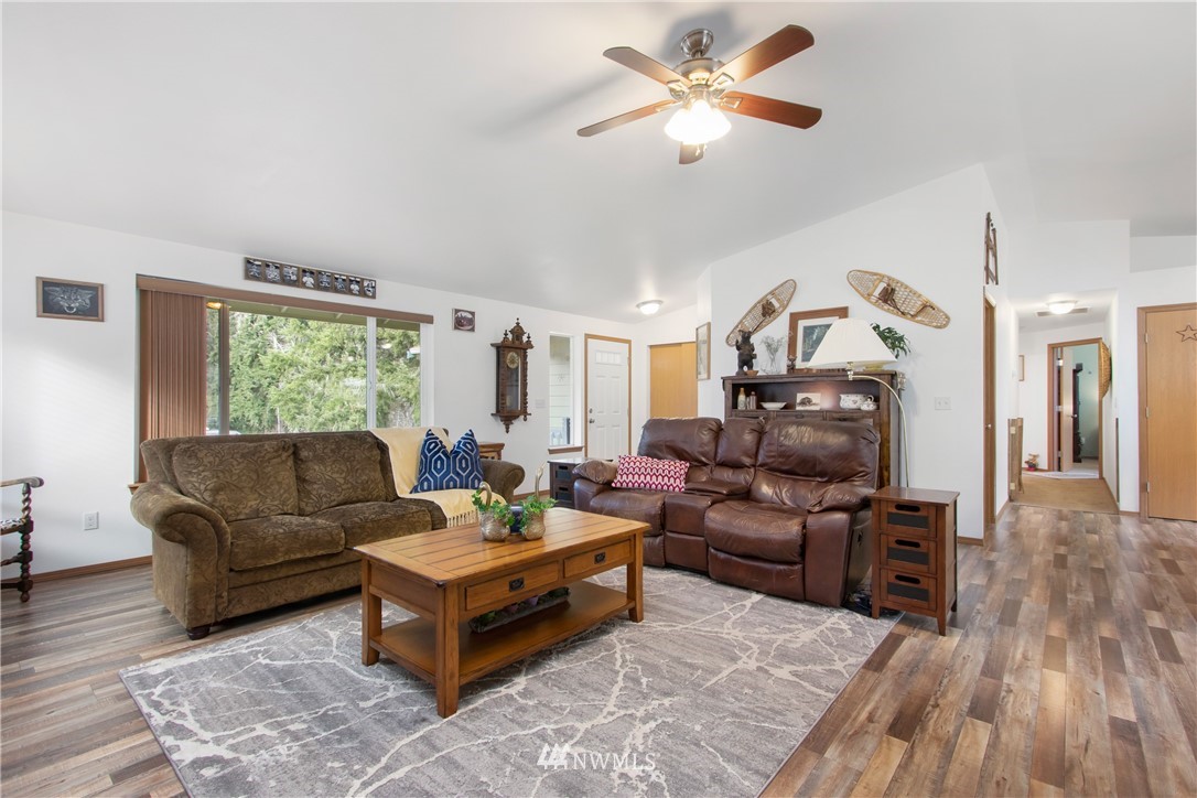 916 Wilson Road Northwest Olympia, WA 98502 - Photo 9 of 38 Gallery Image 9