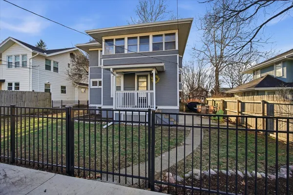 $305,000 | 1413 North Clinton Boulevard, Bloomington, IL 61701