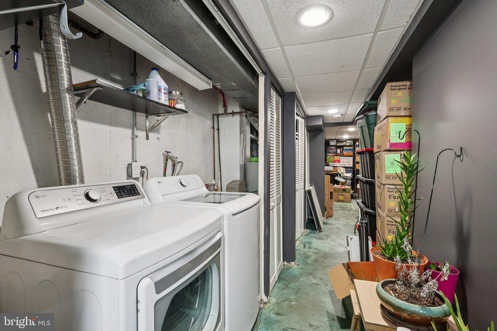 3442 Holyoke Road Philadelphia, PA 19114 - Photo 31 of 35 a utility room with dryer and washer