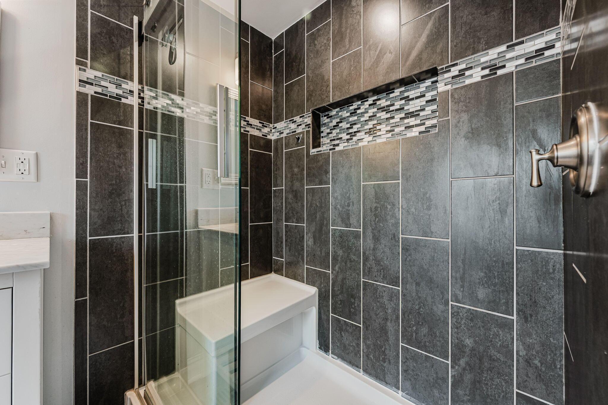 867 Oxley Road Columbus, OH 43212 - Photo 48 of 66 Full Bathroom